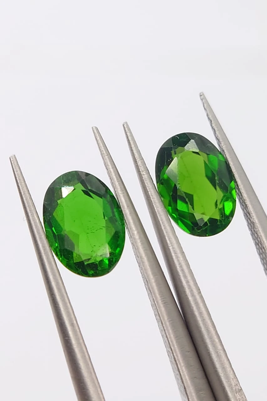 1.8ct Natural Green Chrome Diopside Oval cut Loose Gemstone From Pakistan — view 5